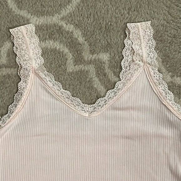 American Eagle lace trim, pink tank top, size M - Picture 2 of 6